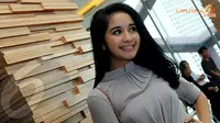 Laudya Cynthia Bella mendadak kesal ketika ditanya soal rencana pernikahannya dengan Chicco Jerikho.