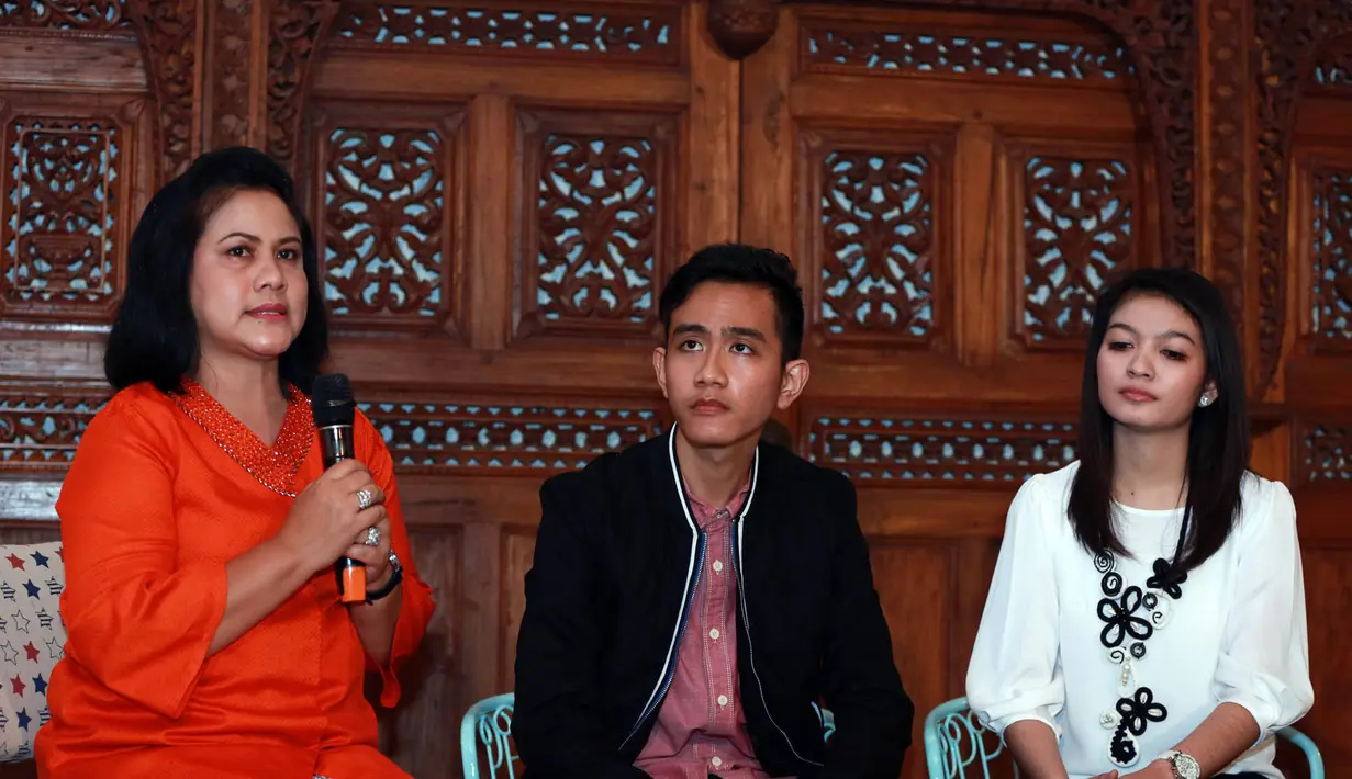 Preskon Iriana jokowi,Gibran Rakabuming Raka & Selvi Ananda Putri @ Gedung Saba Buana ( Solo ) (M. Akrom Sukarya/bintang.com)