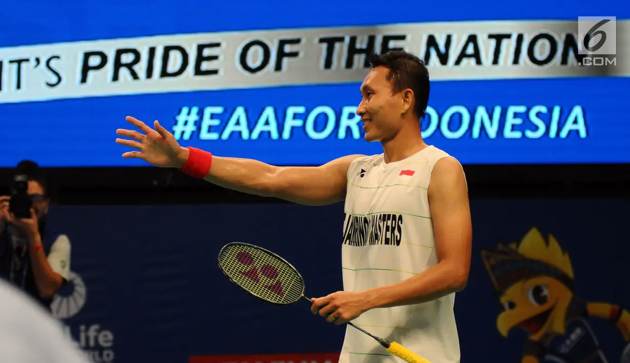Pebulutangkis Indonesia, Sony Dwi Kuncoro usai melawan pemain Jepang Kazumasa Sakai di kualifikasi Indonesia Open 2017 di Jakarta Convention Centre, Senin (12/6). Sony kalah 13-21, 16-21. (Liputan6.com/Helmi Fithriansyah)