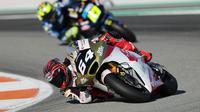 Pembalap Indonesia Mario Suryo Aji saat mengaspal di Moto2 Valencia 2025. (Idemitsu Honda Team Asia)