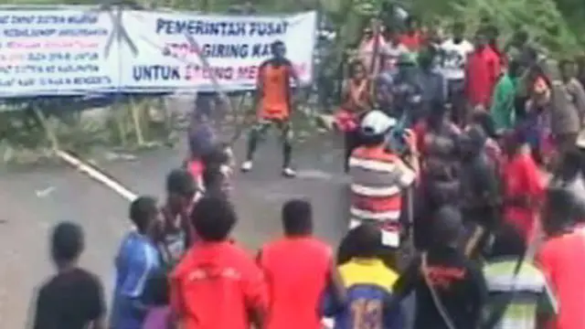 Tolak Kabupaten Tambrauw, Warga Blokir Trans Papua Barat