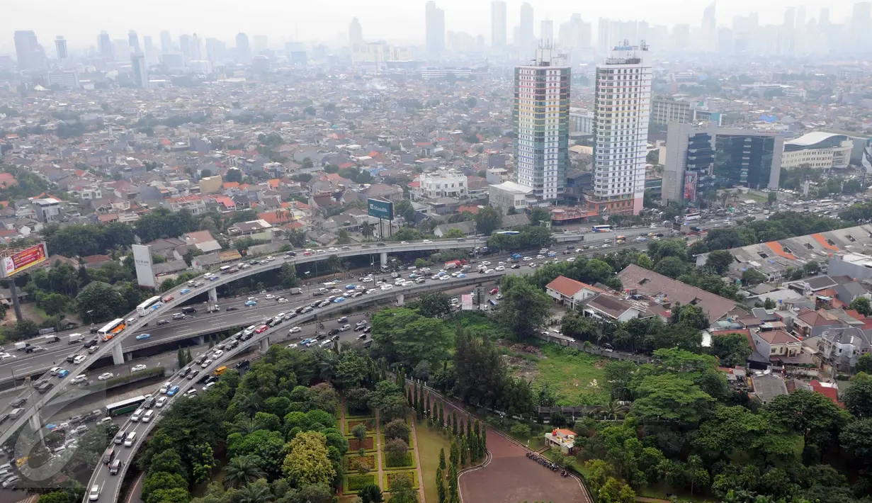 Gubernur DKI Jakarta Basuki Tjahaya Purnama (Ahok) berencana akan membangun beberapa jembatan di beberapa titik sebagai alternatif menangani kemacetan di ibu kota, Jakarta, Kamis (4/2/2016). (Liputan6.com/Helmi Afandi)