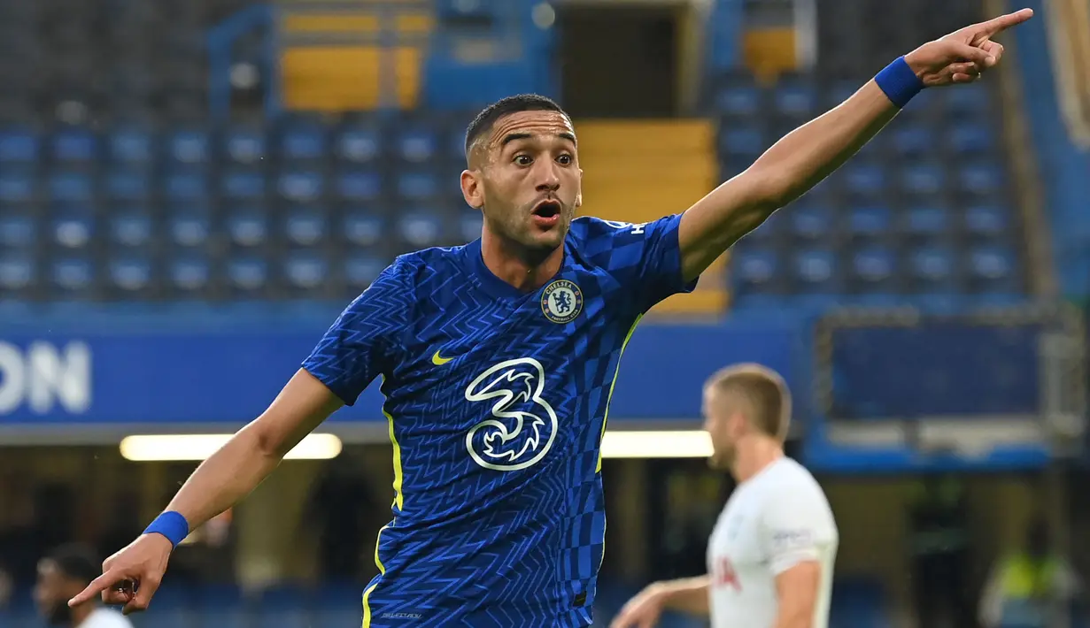 Hakim Ziyech tak akan dipanggil oleh Timnas Maroko untuk membela Piala Afrika 2021 setelah bersitegang dengan manajer timnya, Vahid Halilhodzic pada Juni lalu. Ia menolak turun akibat cedera namun tim medis mengatakan telah pulih. (AFP/Glyn Kirk)