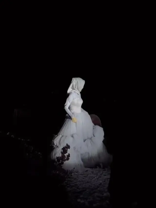 Putri Delina terlihat cantik di perayaan ulang tahun yang ke-21 tahun