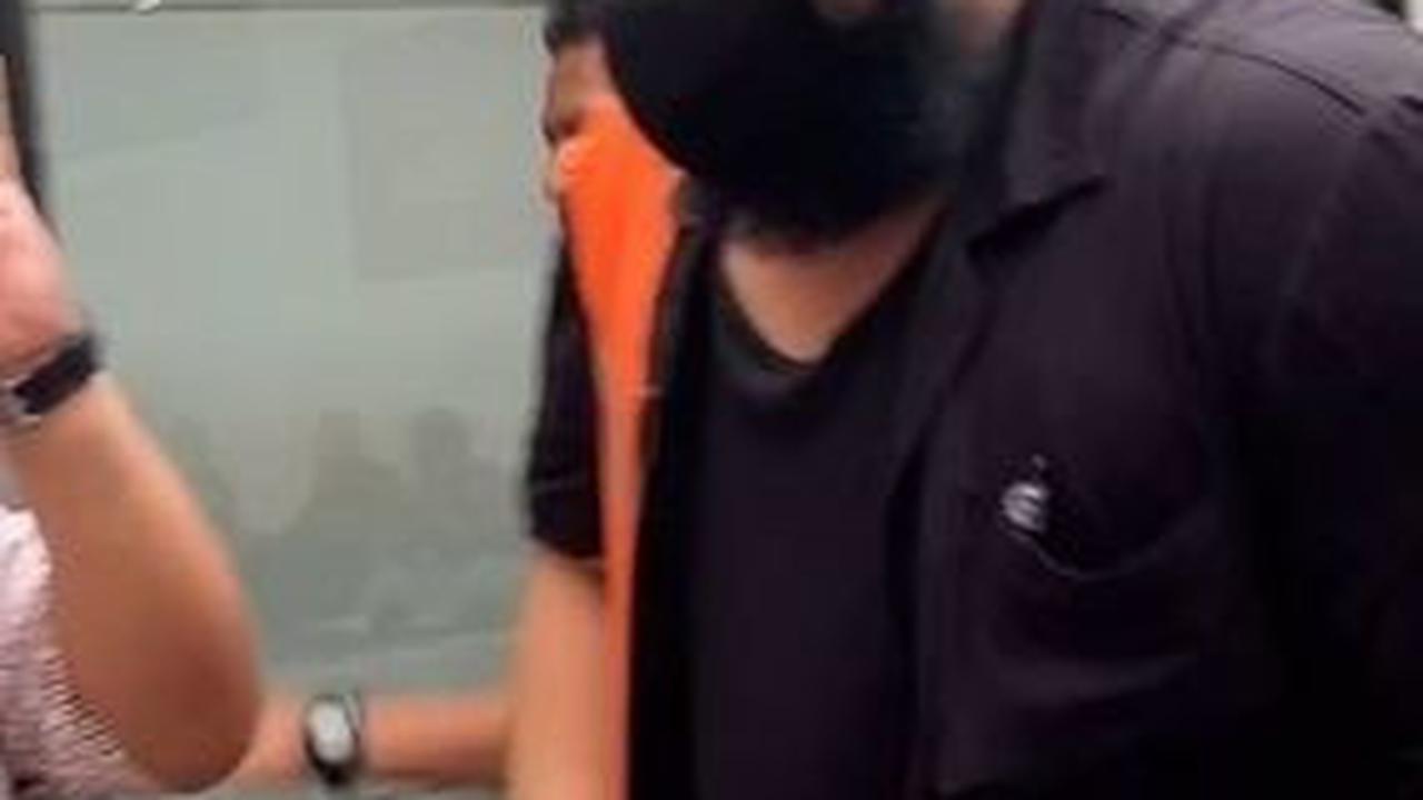 Jambangnya semakin lebat