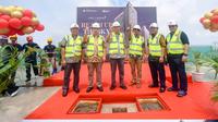 PT Trimitra Propertindo Tbk (Trimitraland) melakukan prosesi topping off The Canary Serpong.
