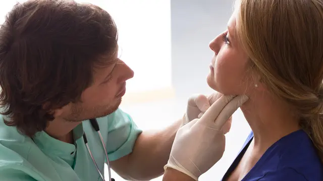 Pemeriksaan tiroid (iStock)