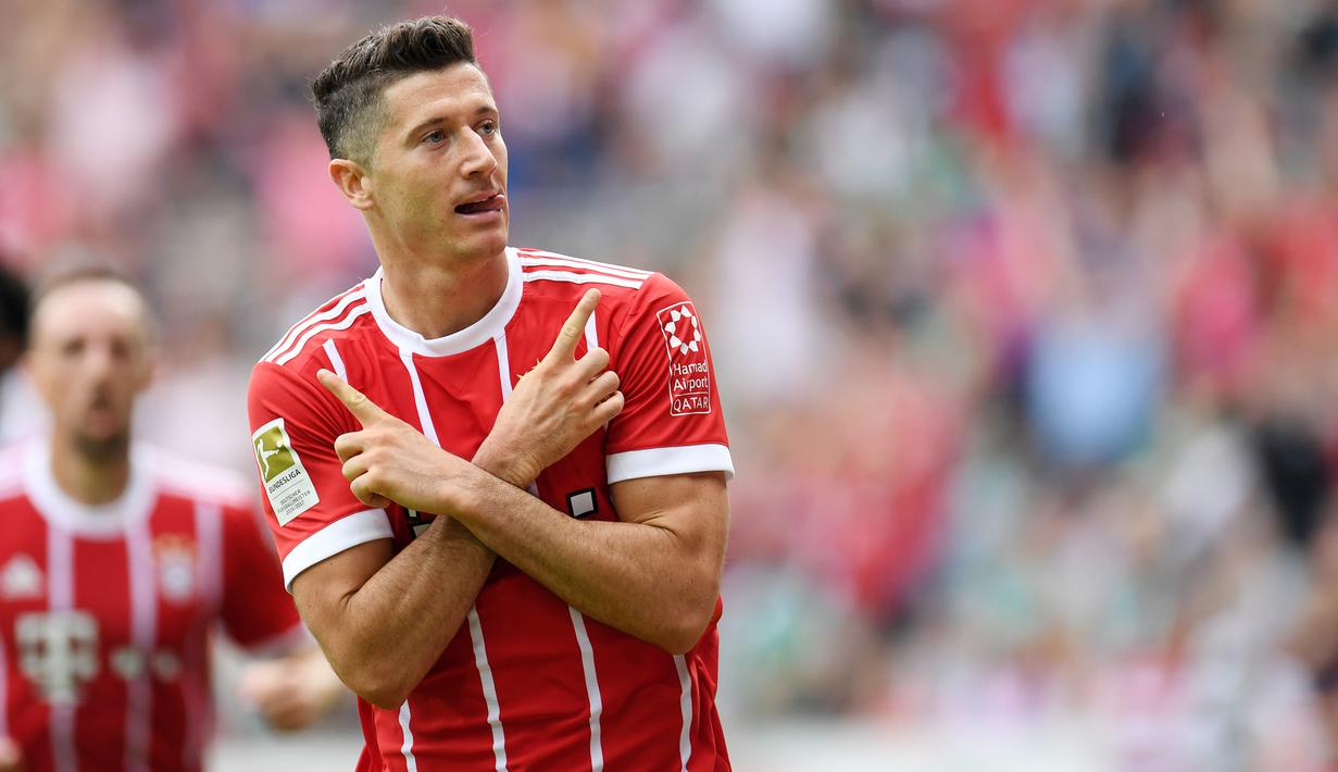3. Robert Lewandowski (Bayern Munchen) – Pemain bernomor punggung sembilan ini bisa dibilang adalah striker terbaik di Bundesliga. Meskipun produktif dalam mencetak gol, nilainya kemungkinan akan tetap 90 di FIFA 20. (AFP/Patrik Stollarz)