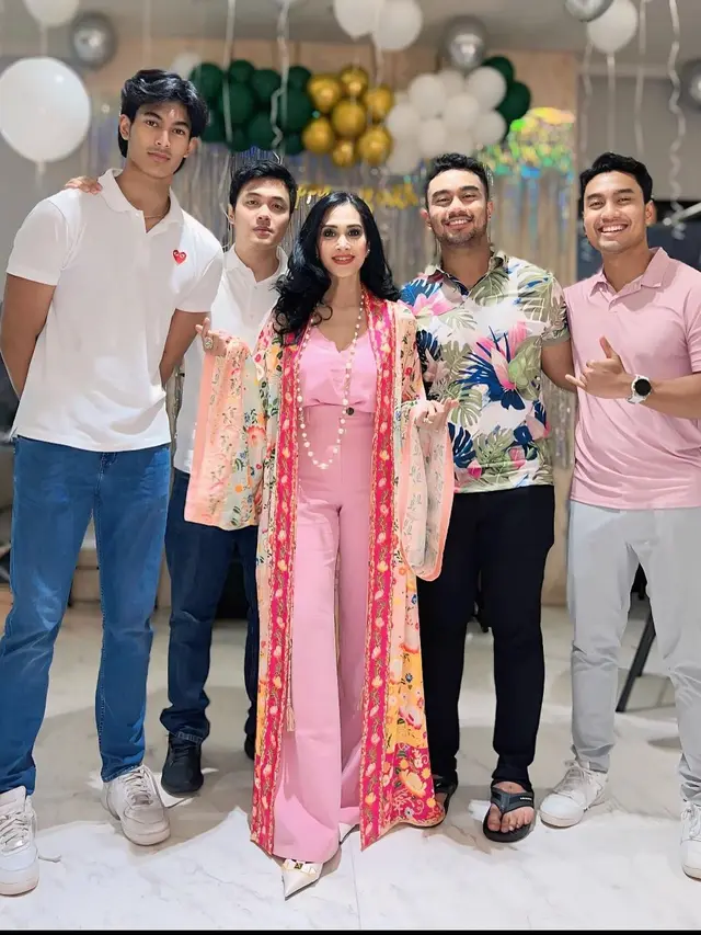Potret Diah Permatasari Saat Hadiri Bukber bareng Keluarga, Punya Anak dan Keponakan yang Tampan