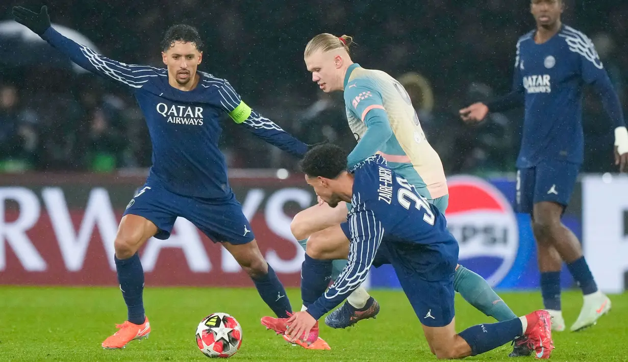 Hasil ini membawa PSG ke posisi ke-22 dengan 10 poin. Sementara, Man City melorot ke peringkat ke-25 dengan delapan angka. The Citizens kini terancam tersingkir lebih cepat di Liga Champions. (AP Photo/Michel Euler)