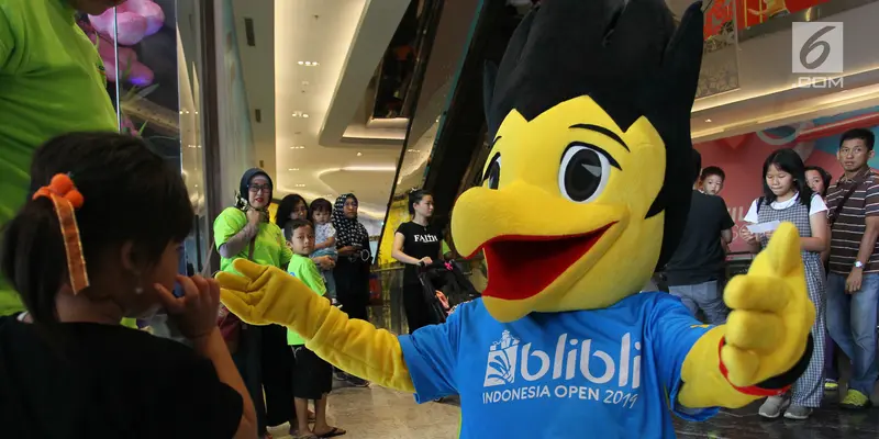 Maskot Bio Sapa Pengunjung dalam Road to Blibli Indonesia Open 2019