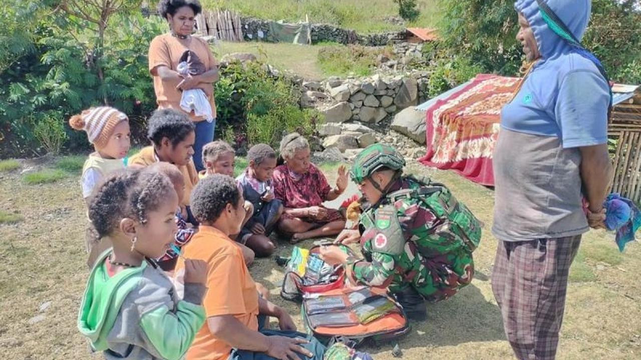 Satgas Yonif 136/TS Puncak Jaya Hadirkan Pelayanan Kesehatan Keliling di Kampung Terpencil