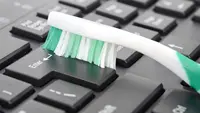 7 Cara Membersihkan Sela-Sela Keyboard agar Tidak Berdebu, Jangan Asal Dibersihkan