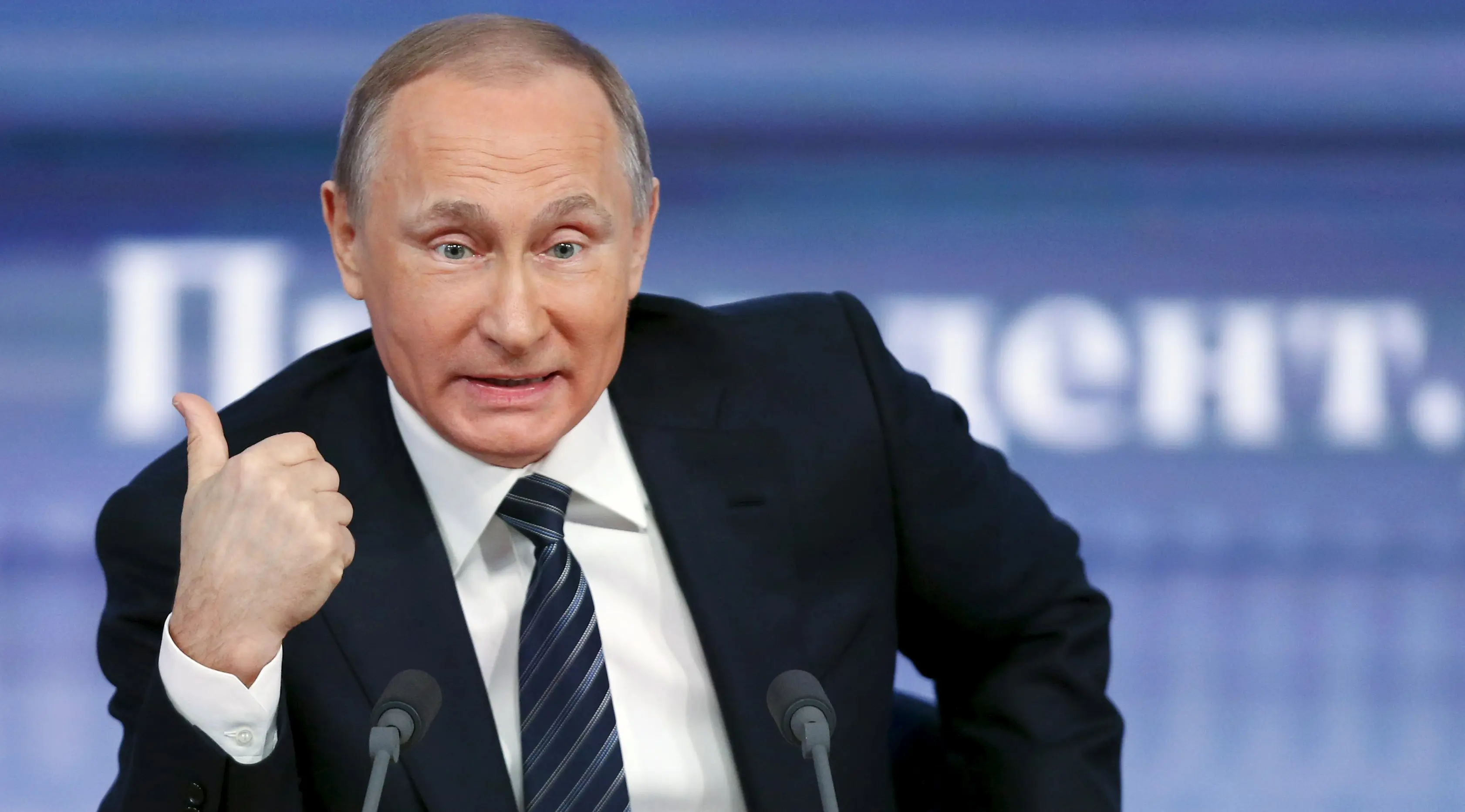 Vladimir Putin. Tanda tangan Presiden Rusia Vladimir Putin, yang juga orang paling berpengaruh di dunia 2014 menurut majalah Forbes, dihargai sekitar $160 atau 1,95 juta. (REUTERS/Maxim Zmeyev)