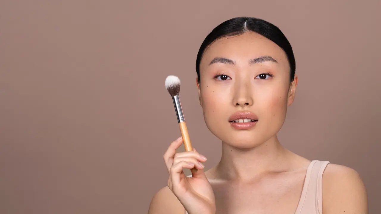 Panduan Makeup Tipis Tanpa Foundation untuk Tampilan Sehari-hari [Dok/freepik.com]