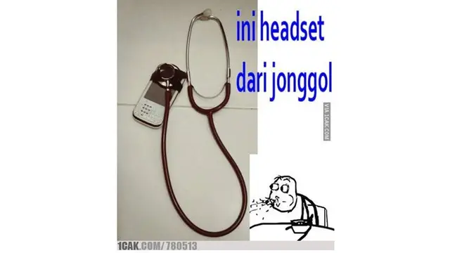 6 Kelakuan Kocak Orang Pakai Gadget Ini Bikin Tepuk Jidat