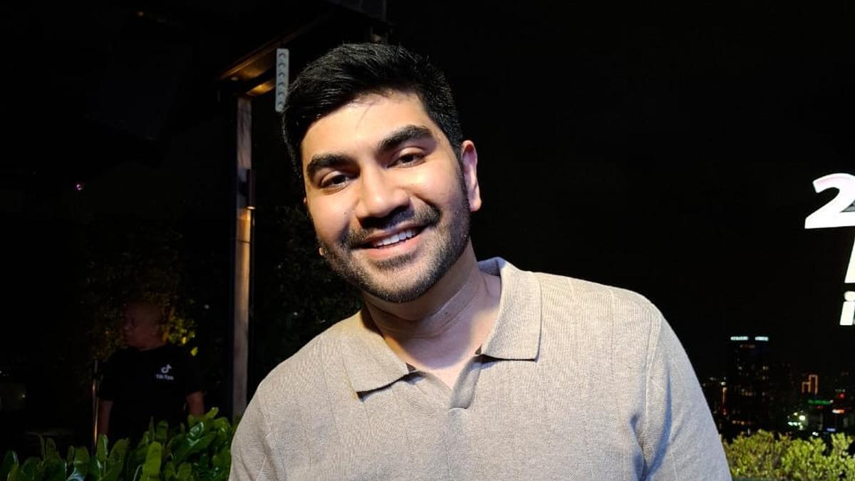 Gandhi Fernando Jadi Muse Koleksi Dikha Sigit di Garis Poetih Raya Festival 2025
