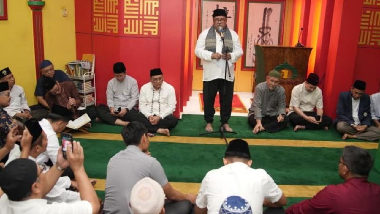 Rano Karno Terkesan Arsitektur Tionghoa Masjid Lautze, Soroti Teladan Haji Karim Oei