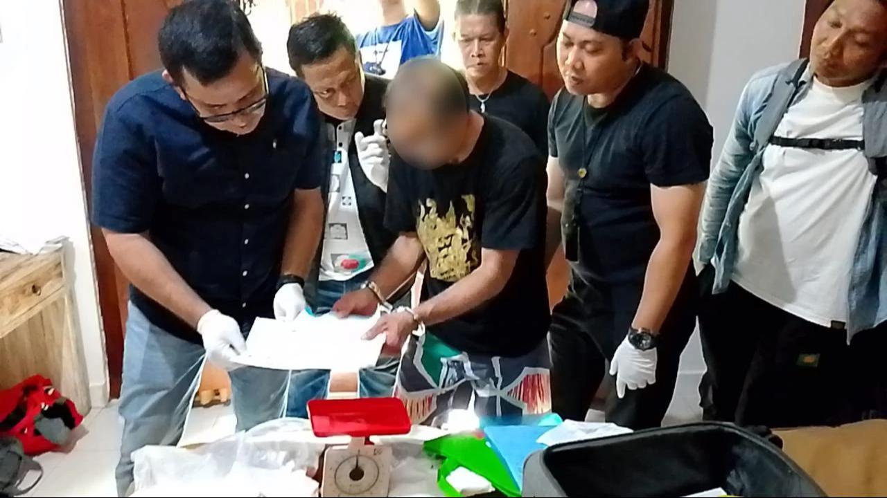 WNA Inggris Dibekuk di Legian Bali karena Simpan 1,4 Kg Kokain Senilai Hampir Rp6 Miliar di Kamar Hotel