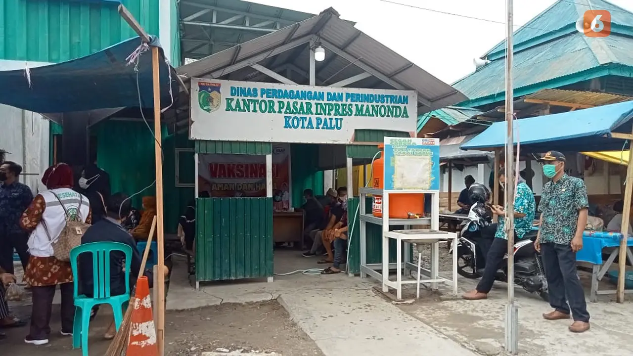 suasana vaksinasi pedagang di Kota Palu