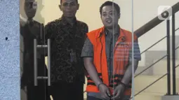 Asisten Pribadi Mantan Menpora Imam Nahrawi, Miftahul Ulum seusai pemeriksaan di gedung KPK Jakarta, Rabu (8/1/2020). Berkas perkara tersangka Miftahul Ulum terkait kasus korupsi dana hibah dari pemerintah kepada KONI telah lengkap (P21) dan siap untuk disidangkan. (merdeka.com/Dwi Narwoko)