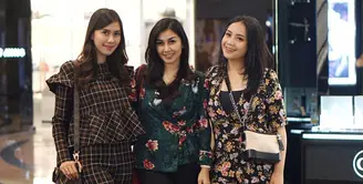 Nagita Slavina, sejak menikah dengan Raffi Ahmad juga memiliki hubungan yang baik dengan kedua adik suaminya, Nisya Ahmad dan Syahnaz Sadiqah. Tak sedikit foto-foto ketiganya terlihat bersama. (Instagram/nissyaa)