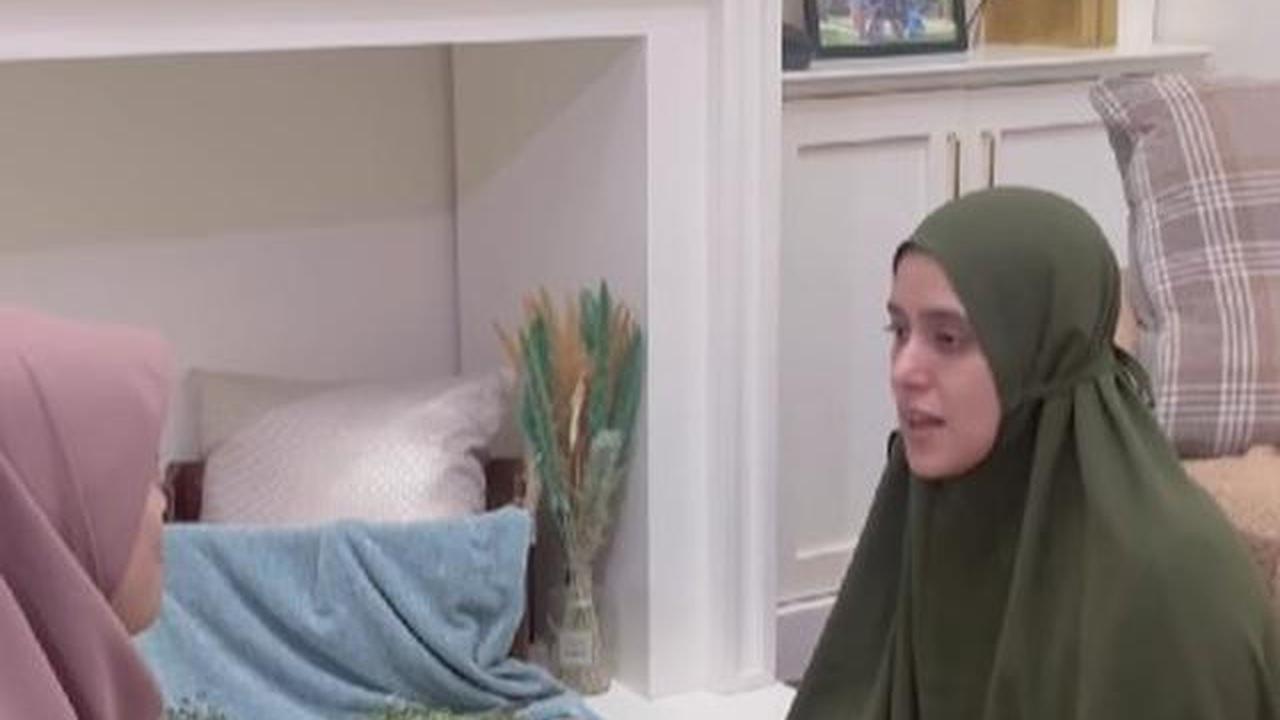 10 Potret Ruang Keluarga Rumah Fairuz A Rafiq dan Sonny Septian, Bergaya Classic Contemporary