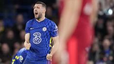 Liga Inggris pekan ke-21 antara Chelsea melawan Liverpool di Stamford Bridge, Minggu (03/01/2022), berakhir dengan skor 2-2. Sempat tertinggal terlebih dahulu, The Blues berhasil samakan kedudukan lewat Kovacic dan Pulisic. Berikut ulasannya. (AP/Matt Dunham)