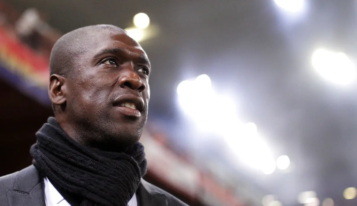 Clarence Seedorf merupakan pelatih AC Milan sebelum diganti Filippo Inzaghi. Seedorf sendiri merupakan mantan pemain Rossoneri yang sukses mempersembahkan gelar Liga Italia dan Liga Champions selama 10 musimnya di Giuseppe Meazza. (AFP/Marco Bertorello)