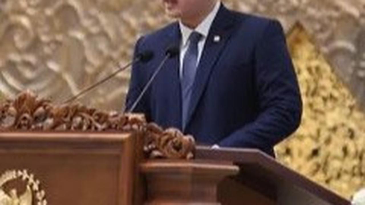 Rizki merupakan anggota DPR RI dari fraksi Partai Demokrat untuk periode 2019-2024. Jabatan ini membuatnya banyak dikenal orang.