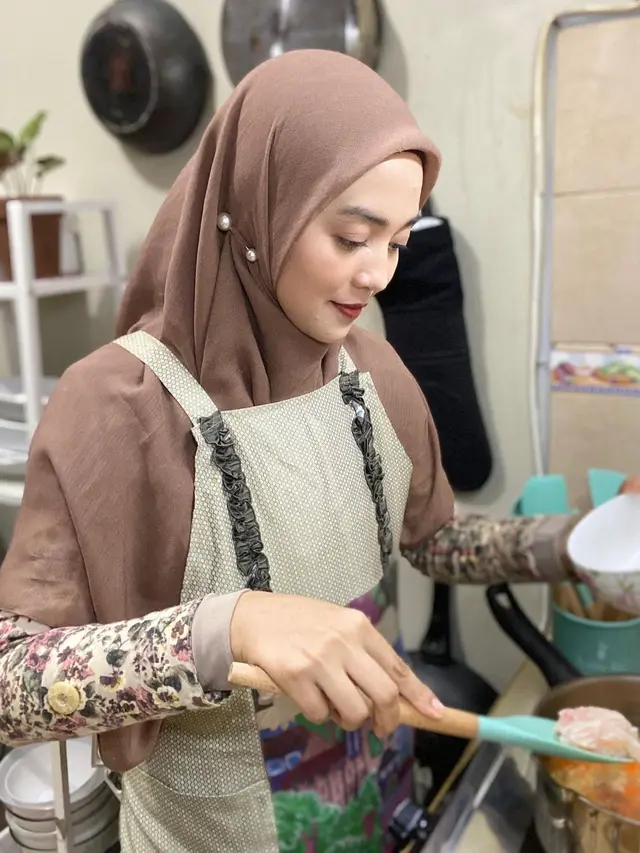 Jadi Istri Pejabat, Ini 6 Potret Terbaru Nuri Maulida yang Anggun Berhijab