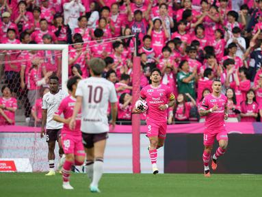 Duel penuh makna akan tersaji saat Tokyo Verdy menjamu Cerezo Osaka akhir pekan ini pada laga pekan ke-22 Meiji Yasuda J1 League 2024. Kedua tim akan bertemu di Stadion Ajinomoto, Sabtu (6/7/2024) pukul 16.00 WIB. Kemenangan pada laga ini akan jadi jalan Verdy dan Cerezo untuk bisa mendekatkan diri ke papan atas klasemen sementara. Kunci duel nanti akan berada di lini depan dan pertahanan kedua tim. (J.LEAGUE)
