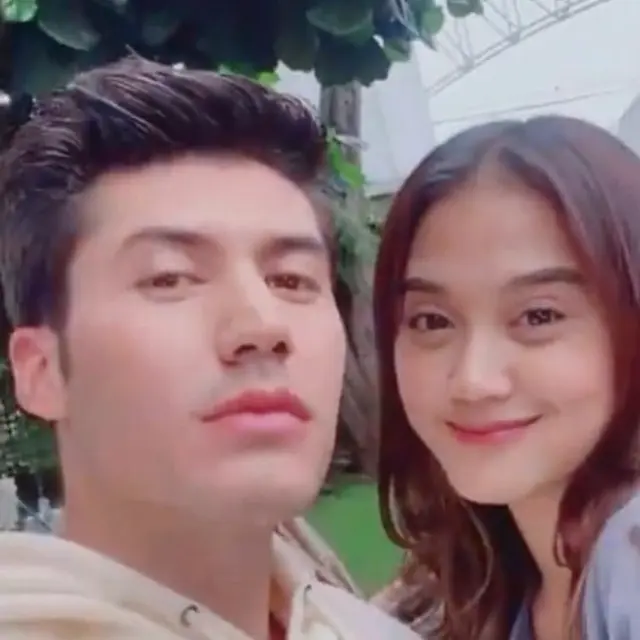 Akting Bareng, Ini 6 Potret Kebersamaan Esta Pramanita dan Valentino Peter