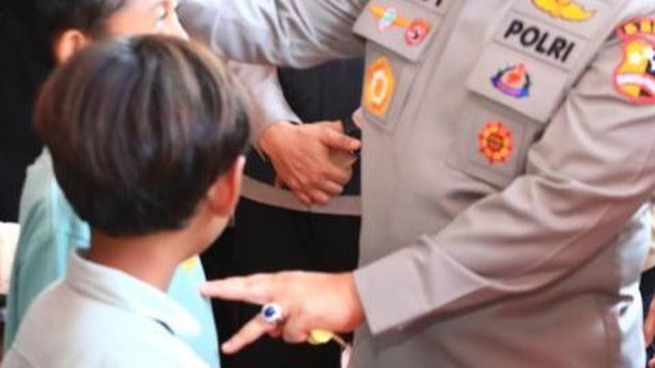 Kompak! Deretan Jenderal Bintang Dua Turun Gunung Hibur Anak-Anak Korban Banjir Demak