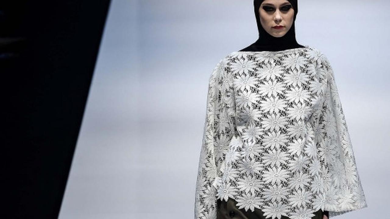 Keanggunan model berhijab di Islamic Fashion Festival