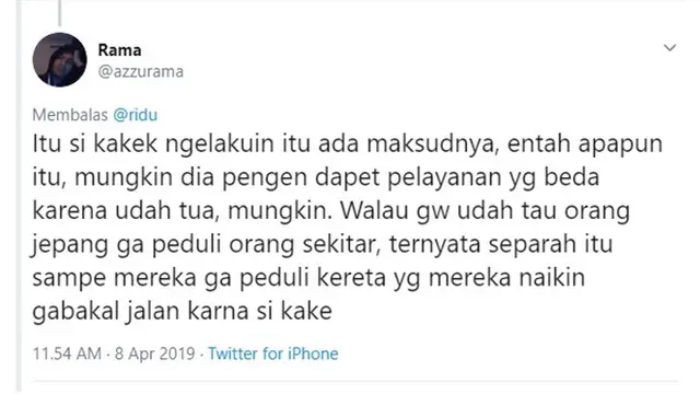 Tanpa Alasan Jelas, Kakek Ini Halangi Pintu KRL Saat Mau Berangkat