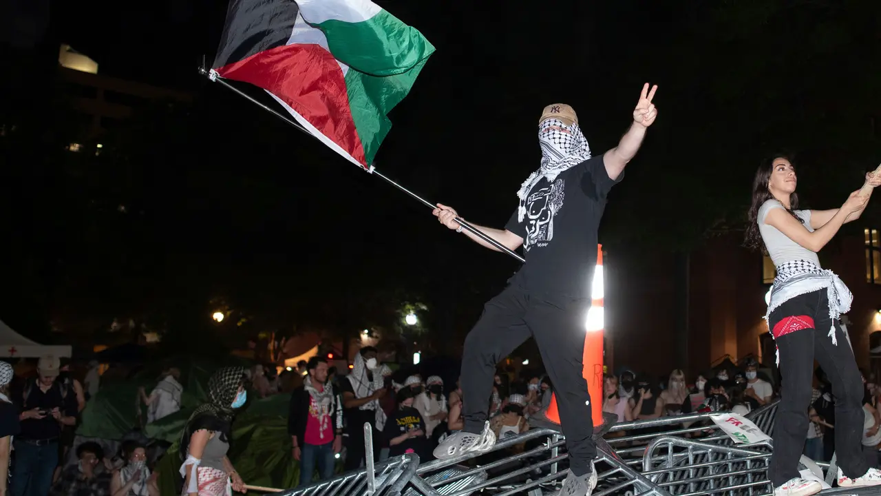 Mahasiswa Pro-Palestina di Universitas George Washington Robohkan Pagar Pembatas