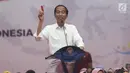 Presiden Joko Widodo memberi sambutan saat menyalurkan bantuan sosial PKH dan BPNT tahun 2019 di Bogor, Jumat (22/2). Pemerintah memberikan PKH 133.312 keluarga dan BPNT 189.990 keluarga Rp185,5 miliar untuk penerima di Bogor. (Liputan6.com/Angga Yuniar)