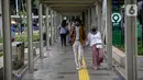 Warga berjalan di kawasan integrasi terpadu Stasiun Manggarai, Jakarta, Senin (10/1/2022). Penataan kawasan integrasi terpadu Stasiun Manggarai dilakukan untuk mewujudkan Stasiun Manggarai sebagai stasiun sentral. (Liputan6.com/Faizal Fanani)
