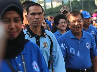 Wakil Presiden Jusuf Kalla (JK) saat menghadiri menghadiri acara kampanye tahun keselamatan untuk kejiwaaan 2017-2018 di Bundaran Hotel Indonesia (HI), Jakarta, Minggu (30/7). (Liputan6.com/Helmi Afandi)