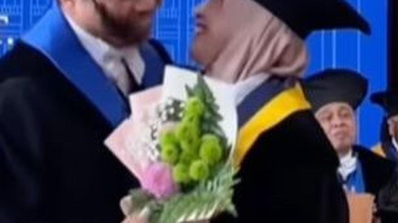 Kisah Pasangan Suami Istri Dikukuhkan Bersama Jadi Guru Besar UGM, Berjuang Bareng Sejak Kuliah S1