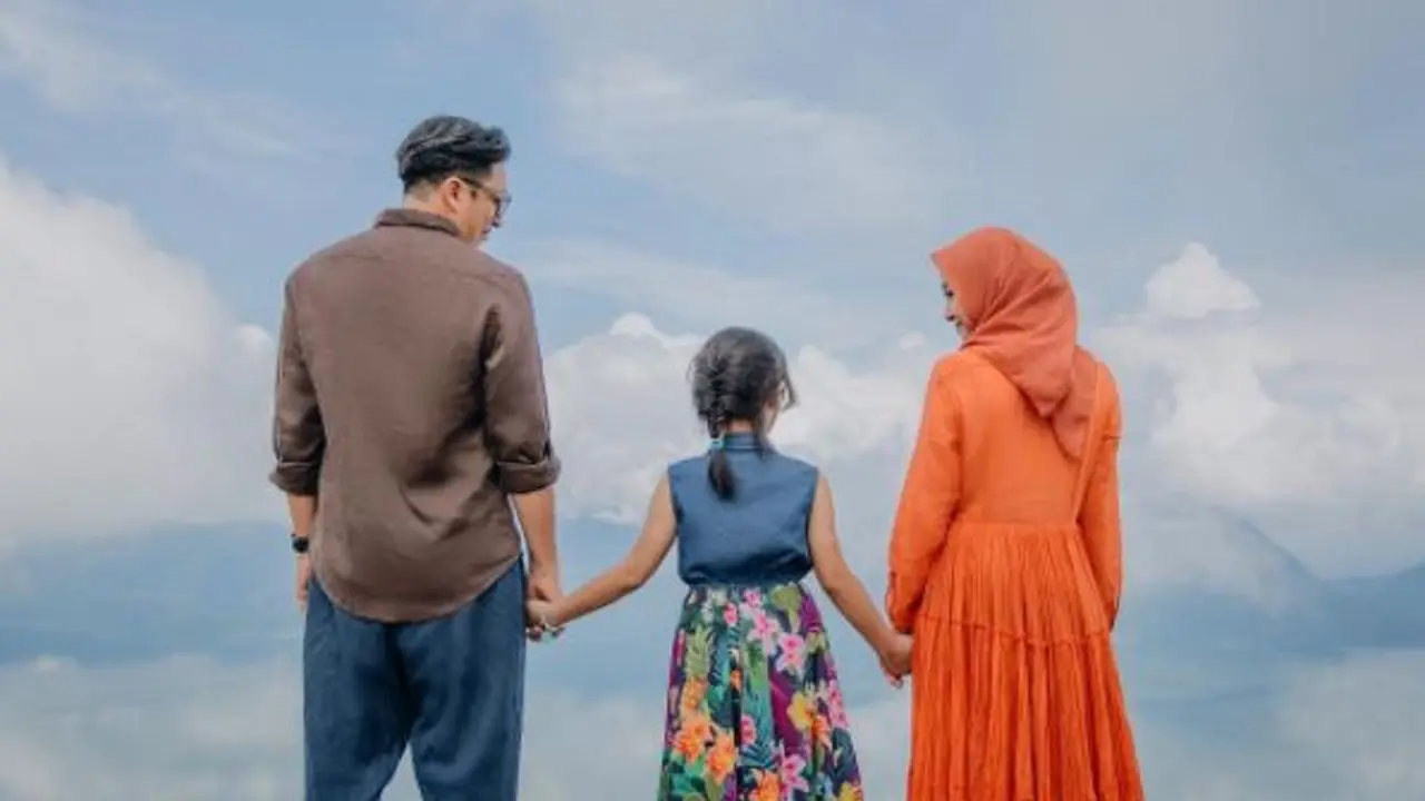[Bintang] Laudya Cynthia Bella dan Engku Emran serta Aleesya