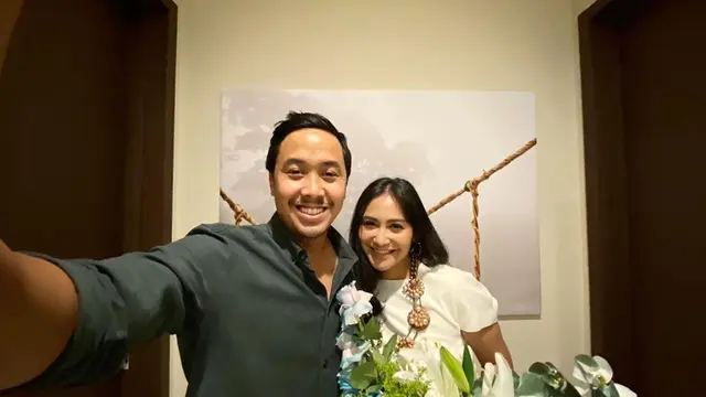 Anniversary Ke-3, Ini 6 Potret Caca Tengker dan Suami Keliling Jakarta Tengah Malam