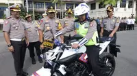 Yamaha MT-25 jadi motor dinas terbaru Ipda Tatang setelah motor sebelumnya ia gunakan untuk mengganjal truk mogok. (Merdeka.com)