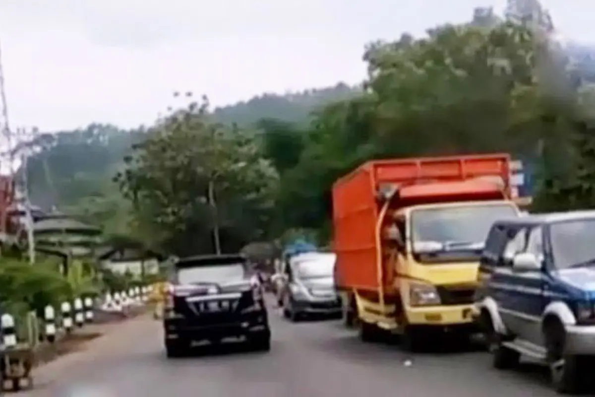 VIDEO: Sambut Pergantian Tahun, Jembatan Suramadu Padat