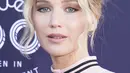 Dilansir dari US Magazine, Jennifer Lawrence mengungkapkan bahwa kehamilan Kylie bukalah sebuah rahasia untuk dirinya. (VALERIE MACON  AFP)