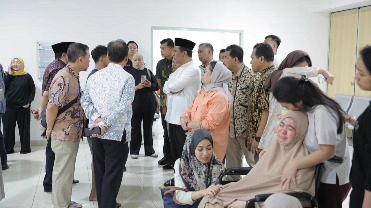 Mentan Amran Antar Jenazah Anggota BPK Haerul Saleh