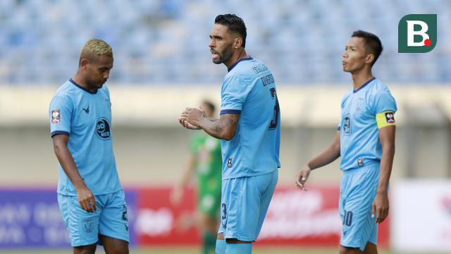 FOTO: Skor Masih 0-0, Pertahanan Kokoh Persela Lamongan Sulit Ditembus PSS Sleman di Babak Pertama - Demerson