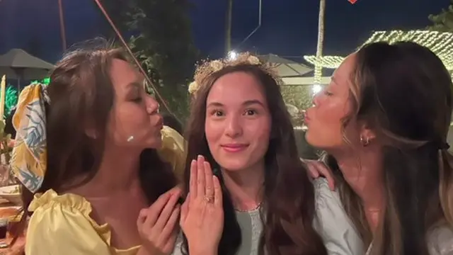Chelsea Islan dilamar kekasihnya, Rob Clinton Kardinal (Instagram Stories)