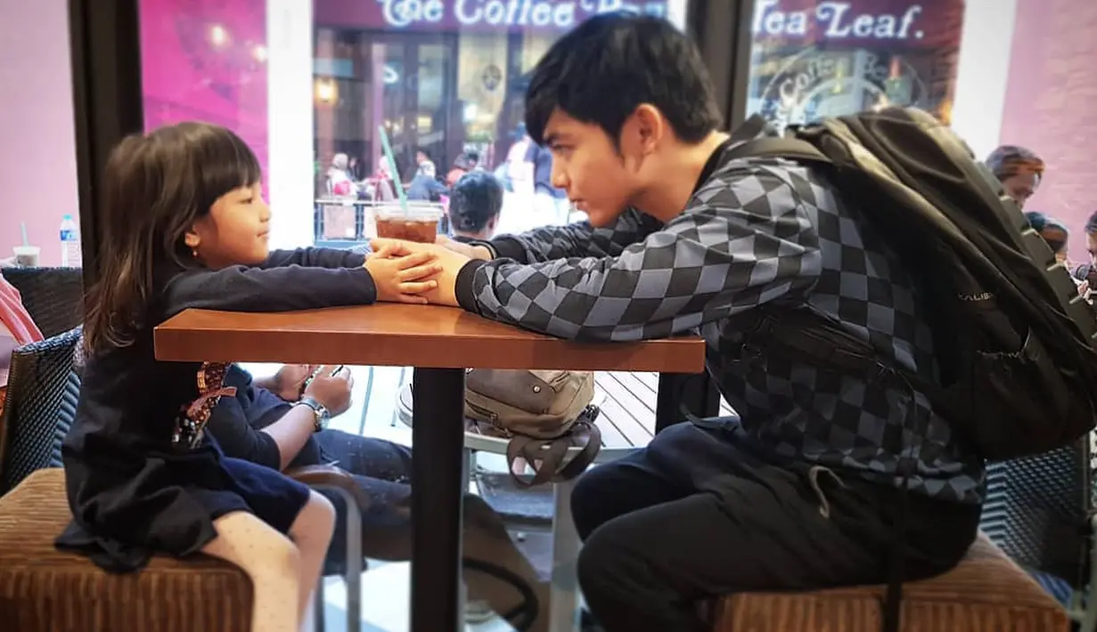 "Mungkin ini membahagiakan untuk masing-masing juga karena ini keputusan bersama dan yang terbaik untuk kebahagiaan kita semua," lanjut pria yang belakangan ini menekuni chef. (Instagram/nickytirta)